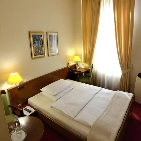 Hotel Am Kochbrunnen 3*
