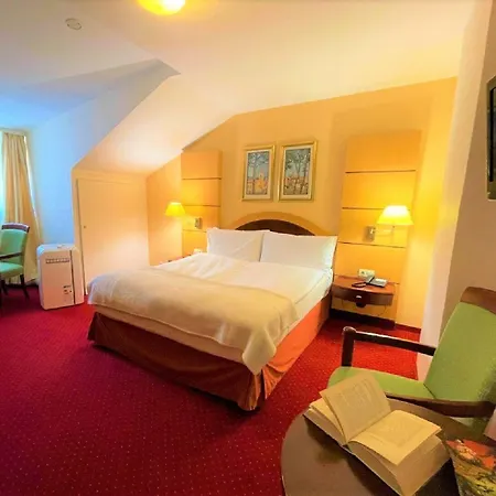 Am Kochbrunnen Hotel Wiesbaden