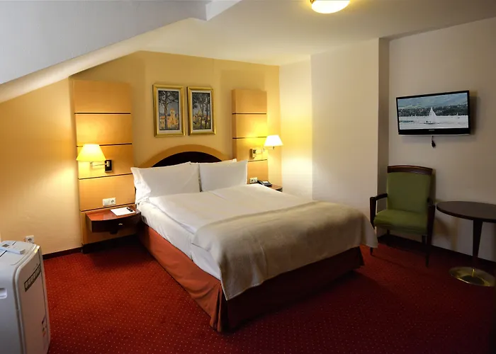 Am Kochbrunnen Hotel 3*