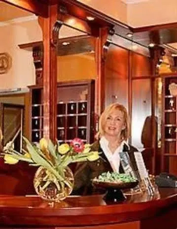 Am Kochbrunnen Szálloda Wiesbaden